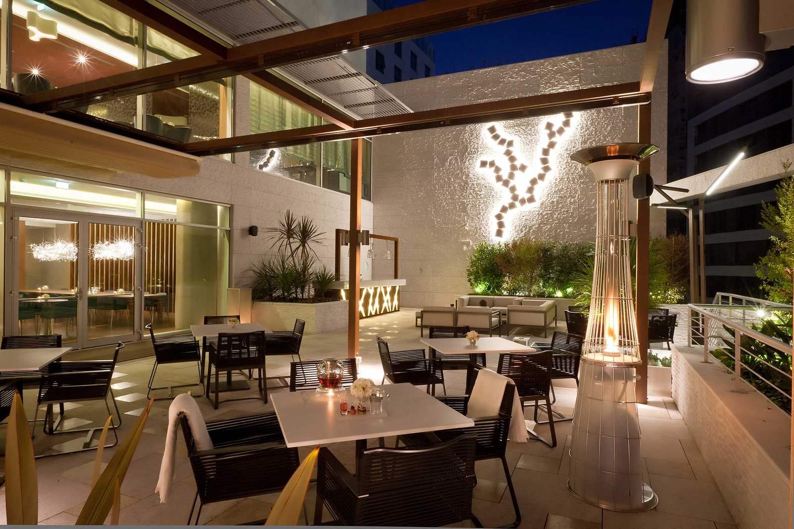 epic-sana-lisboa-hotel-scale-bar-terrace-1